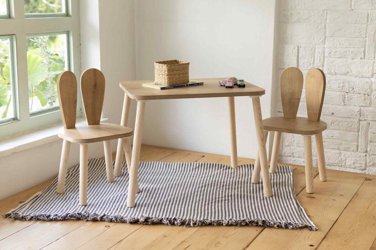 Kinder Tisch- und Stuhl-Set aus Holz -Montessori Design „Kaninchen“ (1 Tisch + 2 Stühle, ab 2–6 Jahre)