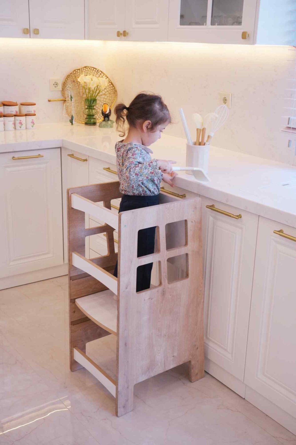 Lernturm für Kinder aus Holz -Montessori Küchenhelfer & Spielturm (ab 1 Jahr) – Bild 2