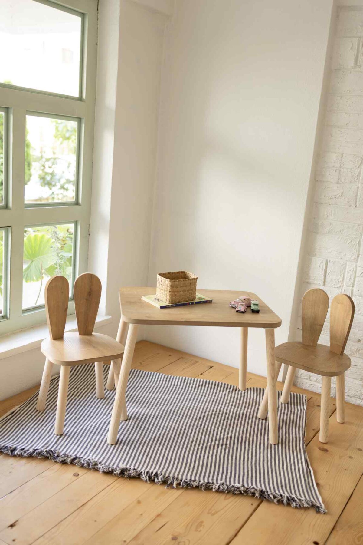 Kinder Tisch- und Stuhl-Set aus Holz -Montessori Design „Kaninchen“ (1 Tisch + 2 Stühle, ab 2–6 Jahre) – Bild 3