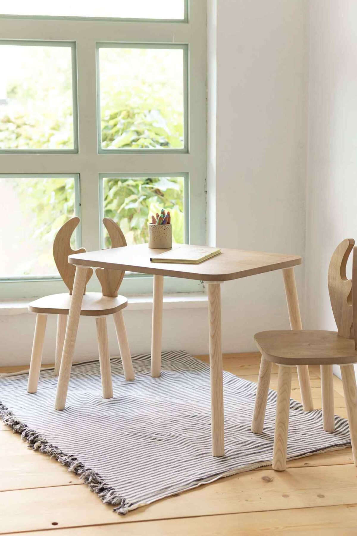 Kinder Tisch- und Stuhl-Set aus Holz -Montessori Design „Hirsch“ (1 Tisch + 2 Stühle, ab 2–6 Jahre) – Bild 3