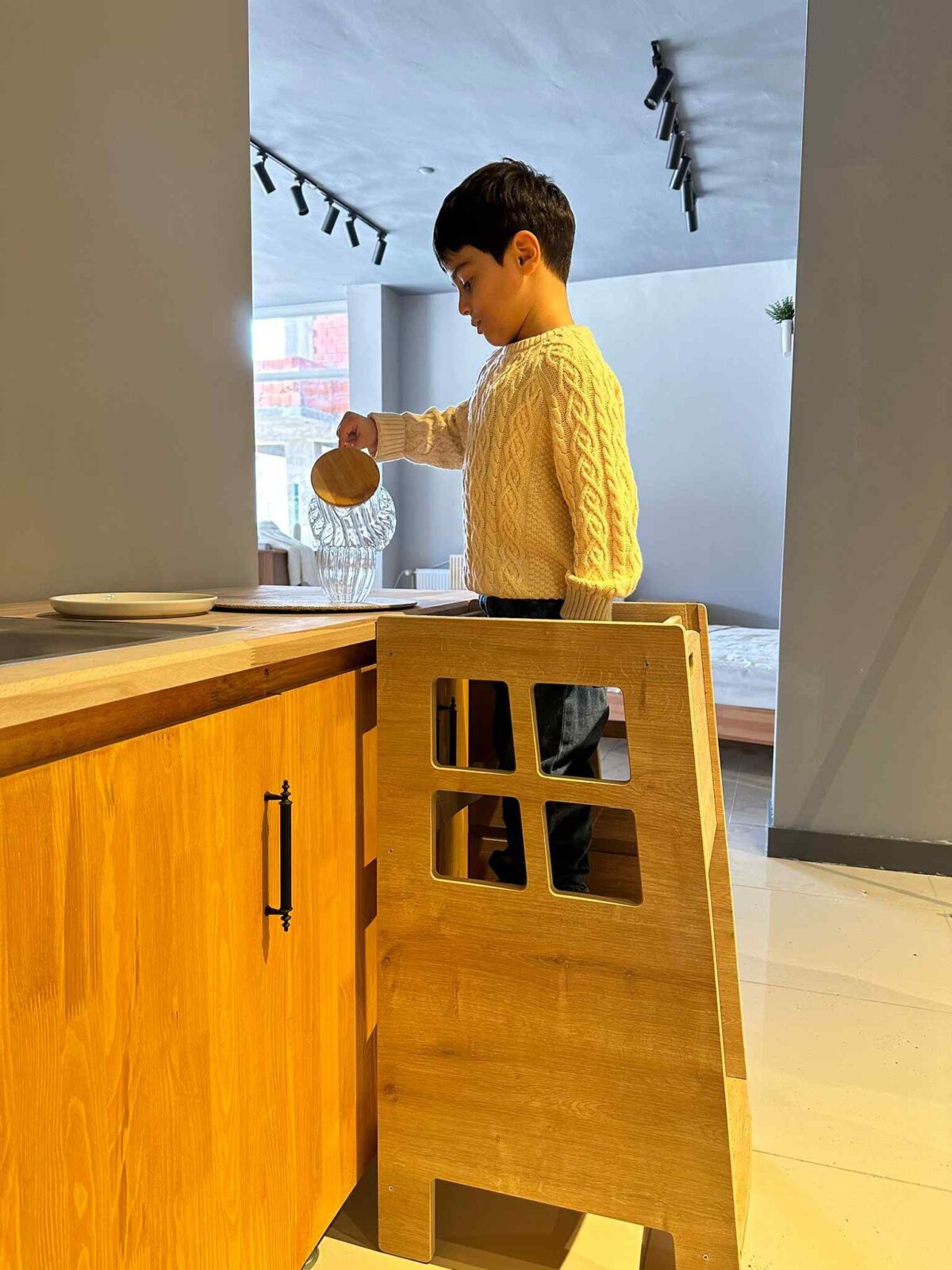 Lernturm für Kinder aus Holz -Montessori Küchenhelfer & Spielturm (ab 1 Jahr) – Bild 4
