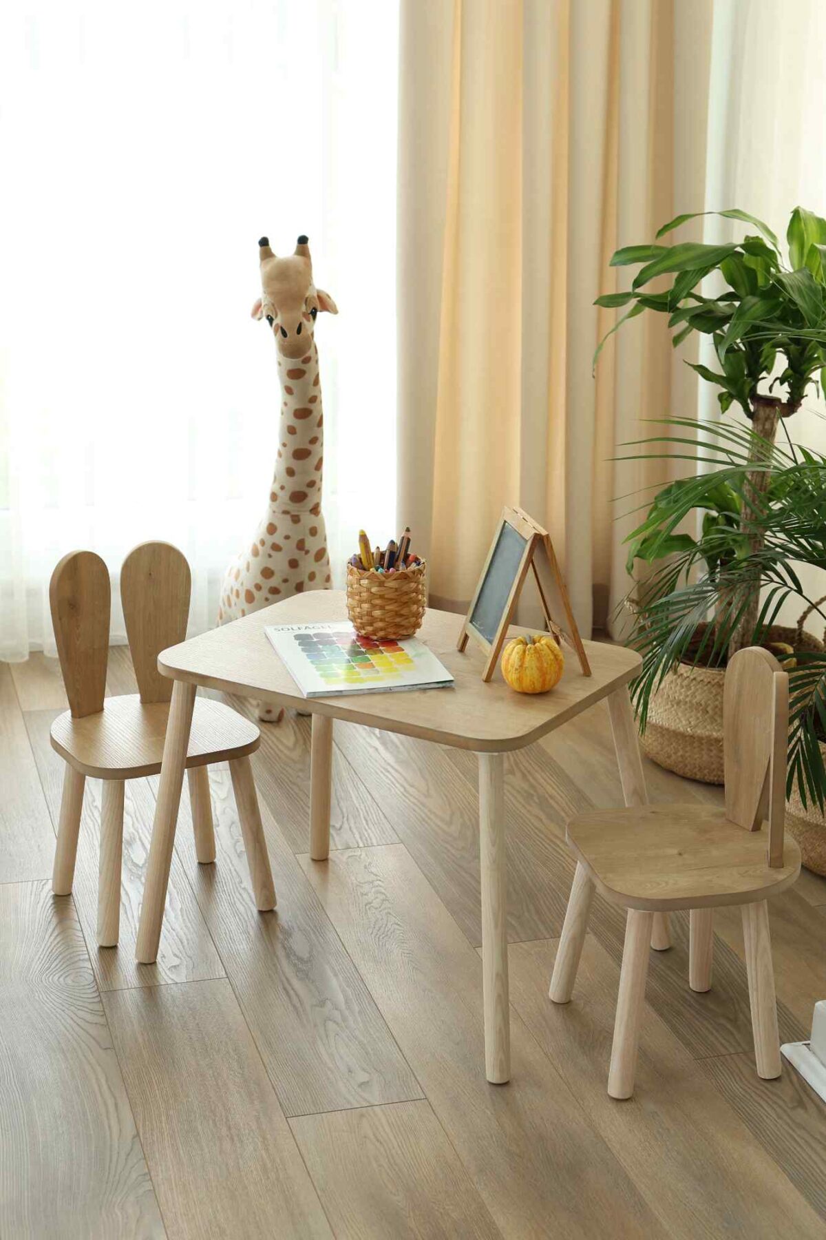 Kinder Tisch- und Stuhl-Set aus Holz -Montessori Design „Kaninchen“ (1 Tisch + 2 Stühle, ab 2–6 Jahre) – Bild 4
