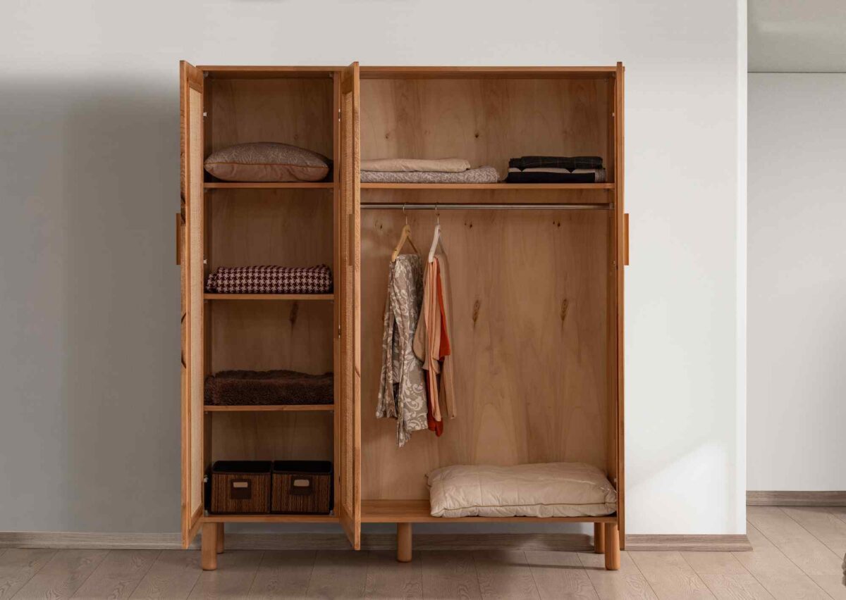 Artemis Holzschrank – 3-türig – Bild 2