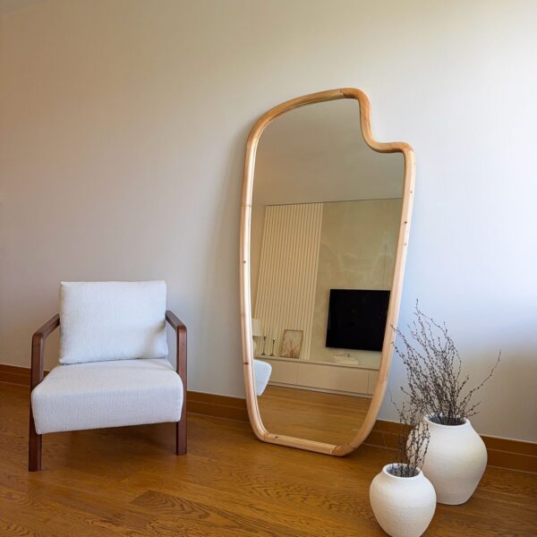 Alternative view of Asymmetrischer Standspiegel aus Naturholz – 180x100 cm