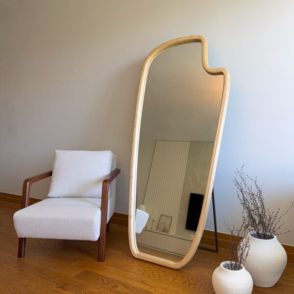Asymmetrischer Standspiegel aus Naturholz – 180x80 cm