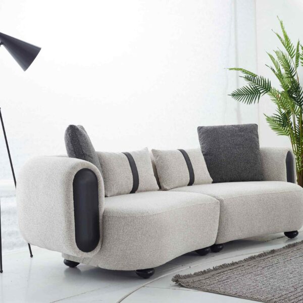 LR 626 3 3 1 1 MITTLERE TRIBUeNE.2