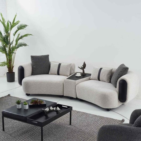 LR 626 3 3 1 1 MITTLERE TRIBUeNE.3