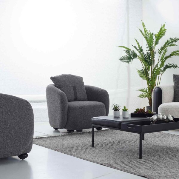 LR 626 3 3 1 1 MITTLERE TRIBUeNE.4